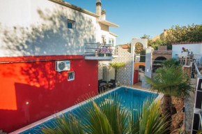 Family friendly house with a swimming pool Sibenik - 17931